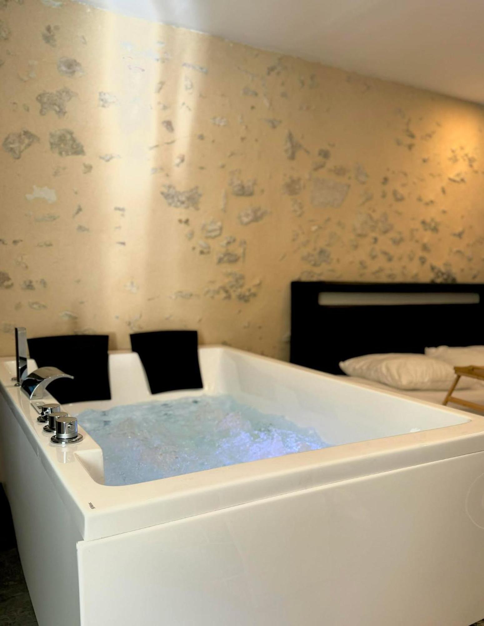 Love Queen Spa Detente Blois Esterno foto